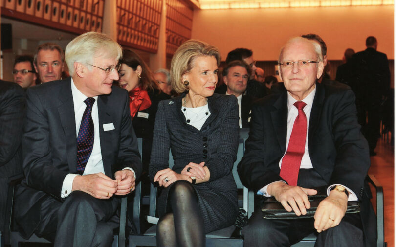 Bundespräsident a. D. Prof. Dr. Roman Herzog mit Ehefrau Alexander, Freifrau von Berlichingen, und Vizepräsident Dr. Dr. Manfred Gentz (v. r. n. l.)