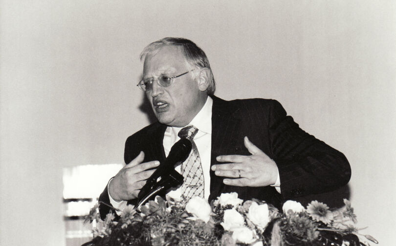 Dr. Günter Verheugen, Mitglied der Europäischen Kommission, bei seinem Vortrag 2004 anlässlich der Herbstvortragsveranstaltung der Handelskammer