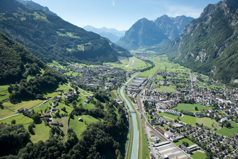 Gemeinde Glarus Nord mit dem Helikopter-Kompetenzzentrum  Gemeinde Glarus Nord mit dem Helikopter-Kompetenzzentrum