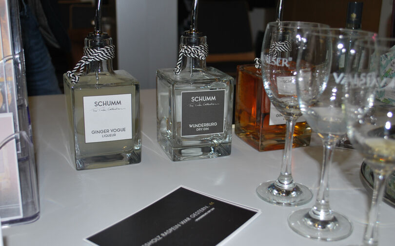 Liqueur und Gin von Schumm GmbH. Liqueur und Gin von Schumm GmbH.
