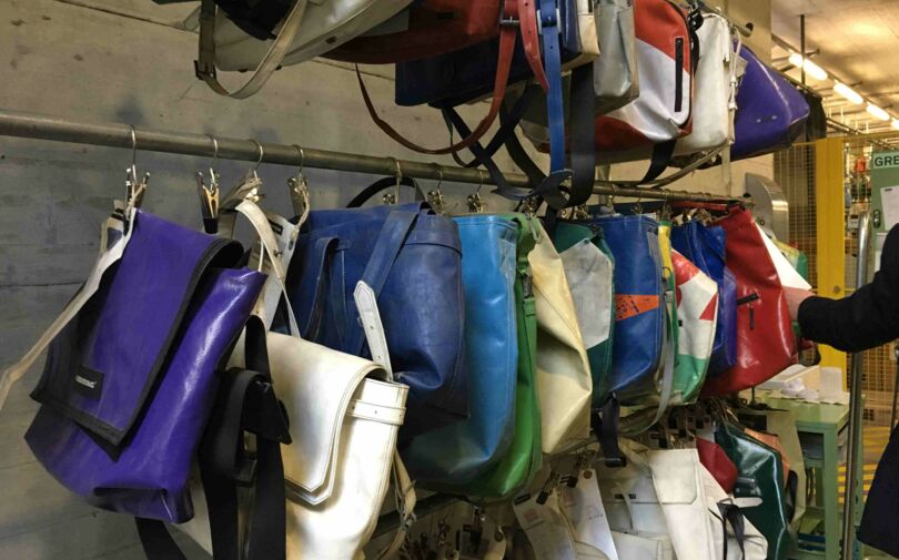 Mitarbeitende dürfen sich immer Taschen ausleihen, die Auswahl ist gross Mitarbeitende dürfen sich immer Taschen ausleihen, die Auswahl ist gross