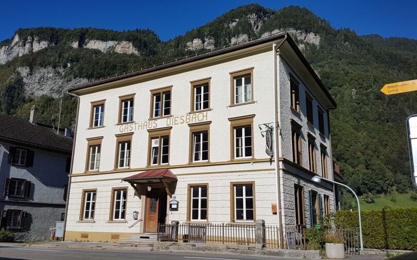 Das Gasthaus Diesbach erlebt dank IT-Unternehmer Nico Schottelius seit 2019 als Hacking Hotel ein Revival