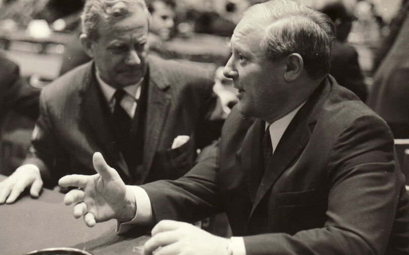 Bundesrat Bonvin, Vorsteher des Verkehrsdepartements (CH), und Bundesverkehrsminister Georg Leber (D) im Gespräch, 1970 (v.l.n.r.) Bundesrat Bonvin, Vorsteher des Verkehrsdepartements (CH), und Bundesverkehrsminister Georg Leber (D) im Gespräch, 1970 (v.l.n.r.)