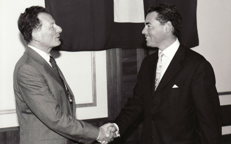 Amtsübergabe 2003 von Präsident der Handelskammer Dr. Peter Stüber an Eric G. Sarasin (v. l. n. r.) Amtsübergabe 2003 von Präsident der Handelskammer Dr. Peter Stüber an Eric G. Sarasin (v. l. n. r.)