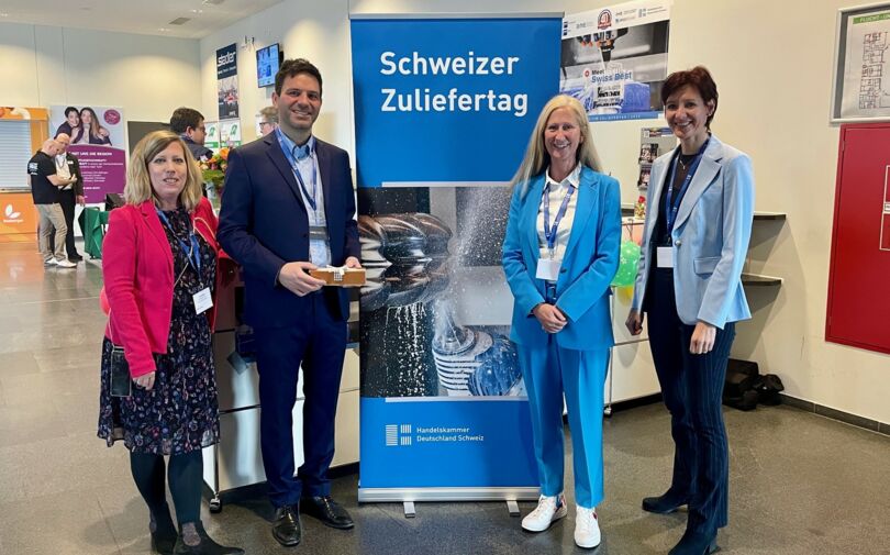 Verena Miller, Prof. Dr. Tobias Engel, Verena Stübner, und Nancy Bänziger (v.l.n.r.)  Verena Miller, Prof. Dr. Tobias Engel, Verena Stübner, und Nancy Bänziger (v.l.n.r.)