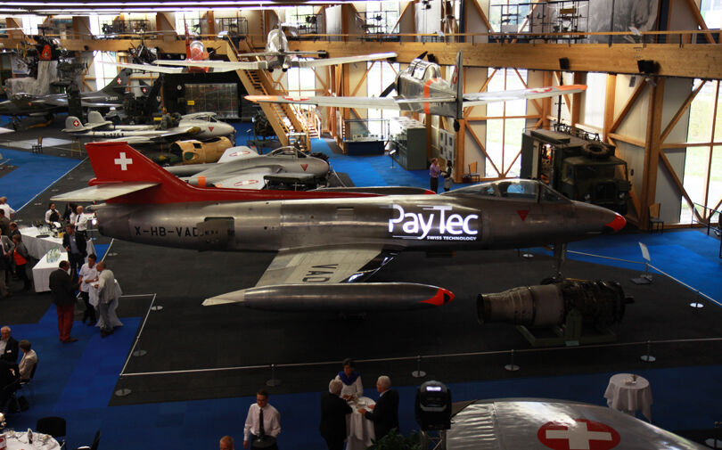 Apero und Dinner inmitten historischer Flugzeuge / 2