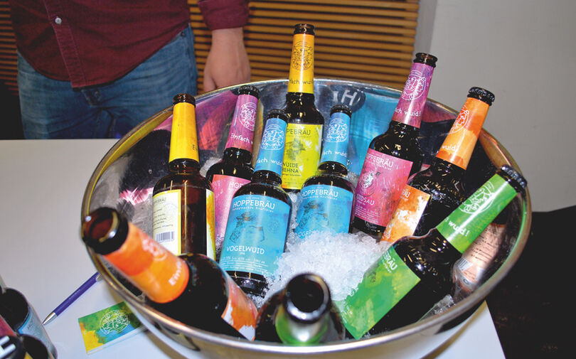 Farbenfrohes Sortiment von Hoppebräu.