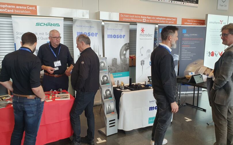 Schweizer Aussteller und süddeutsche Fachbesucher im Gespräch Schweizer Aussteller und süddeutsche Fachbesucher im Gespräch