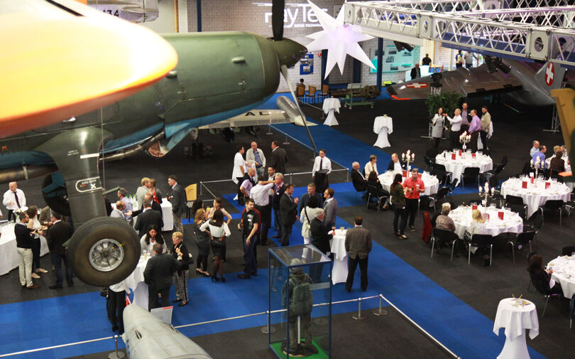 Apero und Dinner inmitten historischer-Flugzeuge / 3 Apero und Dinner inmitten historischer-Flugzeuge / 3