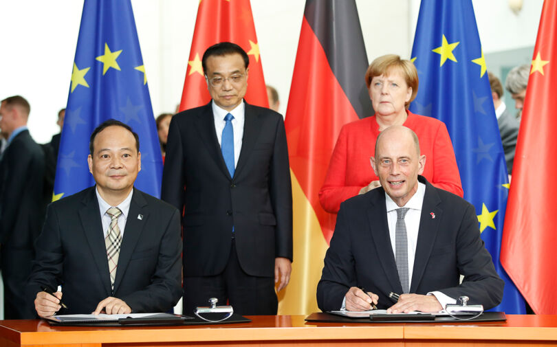 Robin Zeng, CEO von CATL unterzeichnet die gemeinsame Projektvereinbarung mit dem Bundesland Thüringen