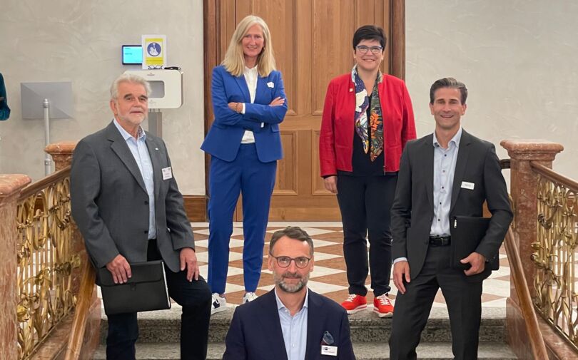 Johann Zeller, BME; Verena Stübner, Handelskammer Deutschland-Schweiz;  Frank Dollendorf, IHK für München und Oberbayern; Elisabeth Bösch Malinen, Generalkonsulin Schweiz; Matthias Göbel, BMW Johann Zeller, BME; Verena Stübner, Handelskammer Deutschland-Schweiz;  Frank Dollendorf, IHK für München und Oberbayern; Elisabeth Bösch Malinen, Generalkonsulin Schweiz; Matthias Göbel, BMW