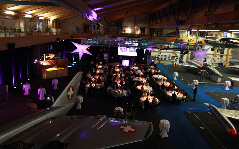 Apero und Dinner inmitten historischer Flugzeuge / 4 Apero und Dinner inmitten historischer Flugzeuge / 4