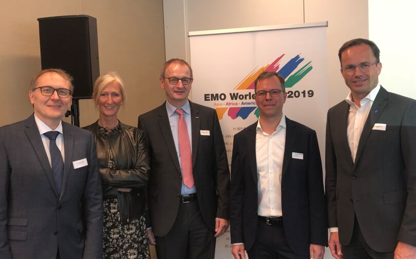 v.l.n.r.: Christoph Blättler (swissmem), Verena Stübner (Deutsche Messe/Handelskammer D-CH), Dr. Wilfried Schäfer (VDW), Dr. Stephan Scholze (Agathon), Dr. Jochen Köckler (Deutsche Messe) v.l.n.r.: Christoph Blättler (swissmem), Verena Stübner (Deutsche Messe/Handelskammer D-CH), Dr. Wilfried Schäfer (VDW), Dr. Stephan Scholze (Agathon), Dr. Jochen Köckler (Deutsche Messe)