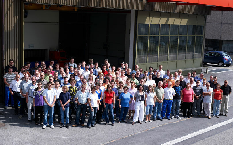 Die Hawa Mitarbeiterinnen und Mitarbeiter feiern das Jubiläum mit einem Tag der offenen Tür. Die Hawa Mitarbeiterinnen und Mitarbeiter feiern das Jubiläum mit einem Tag der offenen Tür.