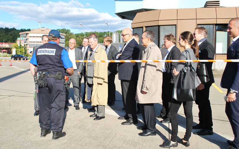 Vorführung bei der Autobahn-Zollstelle Basel Weil am Rhein