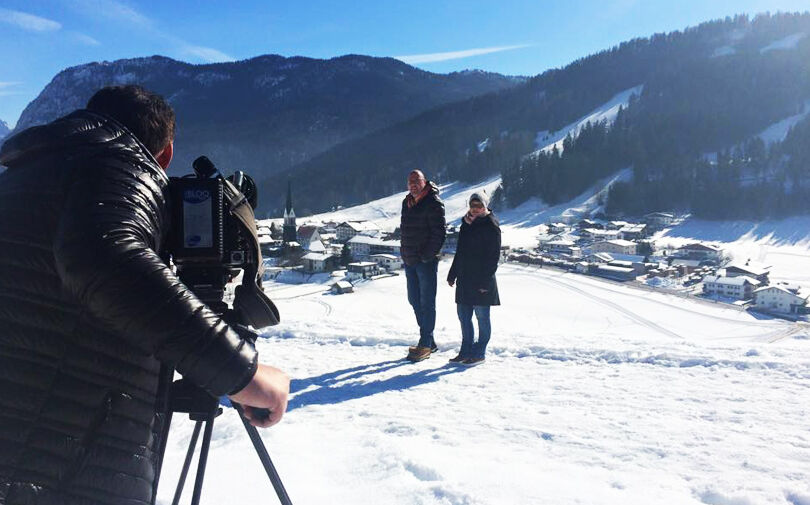 Filmaufnahmen mit Bergpanorama Filmaufnahmen mit Bergpanorama