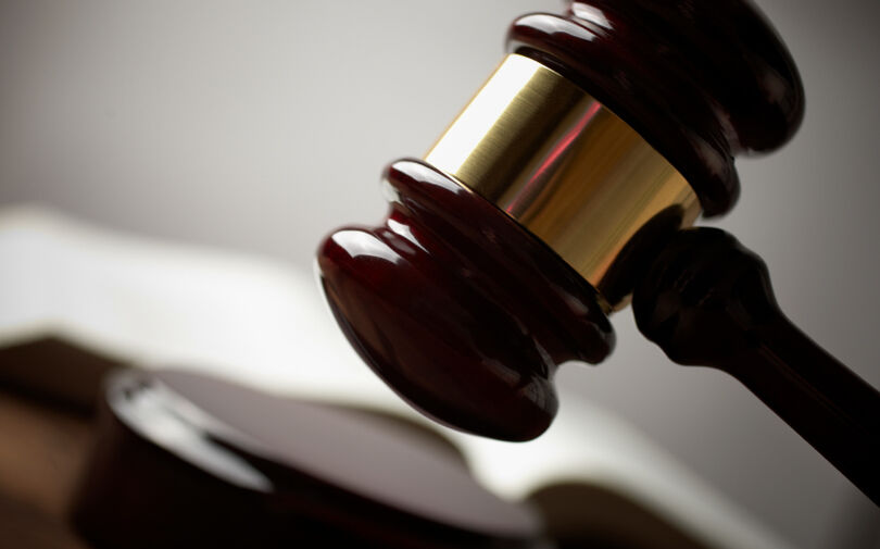 Schiedsgericht-Unbekannte-mit-lukrativen-Vorzuegen