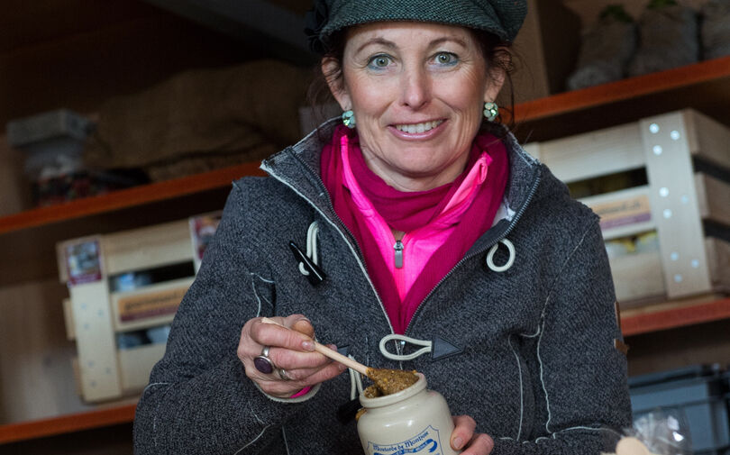 Barbara Murer-Jost an ihrem Stand Barbara Murer-Jost an ihrem Stand