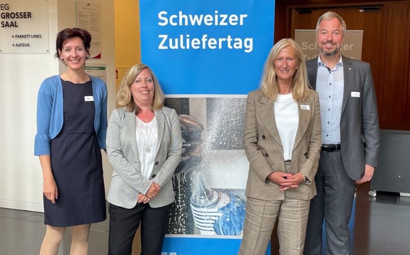 38. Schweizer Zuliefertag in Reutlingen: Nancy Bänziger, Verena Miller & Verena Stübner (alle Handelskammer D-CH) und Martin Fahling, Bereichsleiter International, IHK Reutlingen (v.l.n.r.) 38. Schweizer Zuliefertag in Reutlingen: Nancy Bänziger, Verena Miller & Verena Stübner (alle Handelskammer D-CH) und Martin Fahling, Bereichsleiter International, IHK Reutlingen (v.l.n.r.)