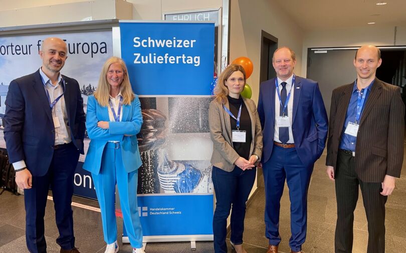 Amir Alizadeh, IHK Ulm, Verena Stübner, Handelskammer Deutschland-Schweiz, Betty Crauser-Leinert, Oliver Stipar, IHK Schwaben, Andreas Wind, IHK Schwaben (v.l.n.r.) Amir Alizadeh, IHK Ulm, Verena Stübner, Handelskammer Deutschland-Schweiz, Betty Crauser-Leinert, Oliver Stipar, IHK Schwaben, Andreas Wind, IHK Schwaben (v.l.n.r.)